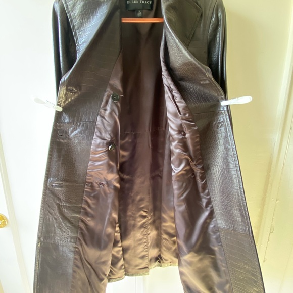 ELLEN TRACY GENUINE LEATHER COAT - Picture 4 of 15